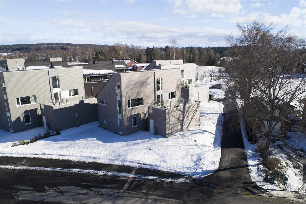 Solvangstykket 15 er en flott, arkitekttegnet enebolig fra 2016 - tegnet av arkitekter fra Niels Torp. Galleribilde