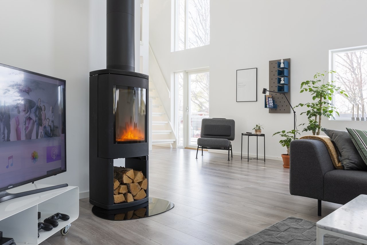 De store, flotte vinduene, kombinert med ekstra takhøyde, gir en eksklusiv romfølelse. Galleribilde