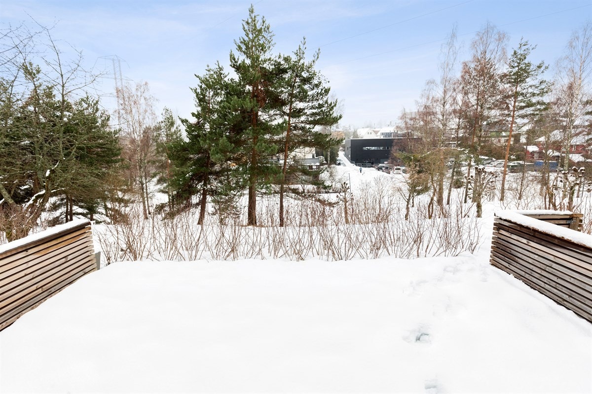 markterrasse på ca. 30 kvm med plass til utemøbler. Galleribilde