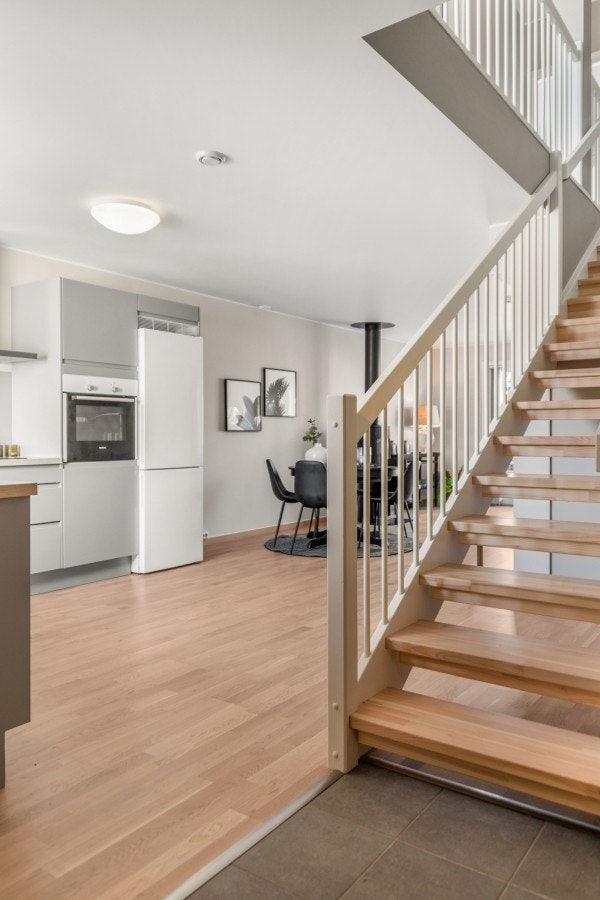 Felles trapp og stue/ kjøkken Galleribilde