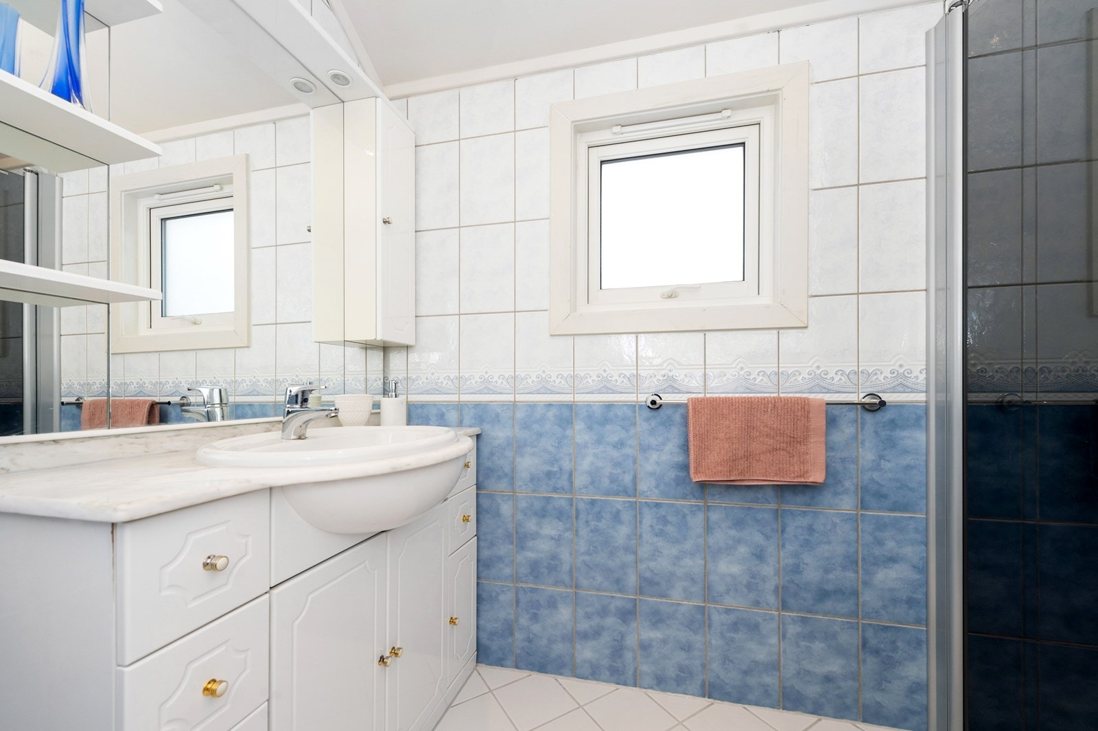 Bad 2. etasje pusset opp av tidligere eier. Galleribilde