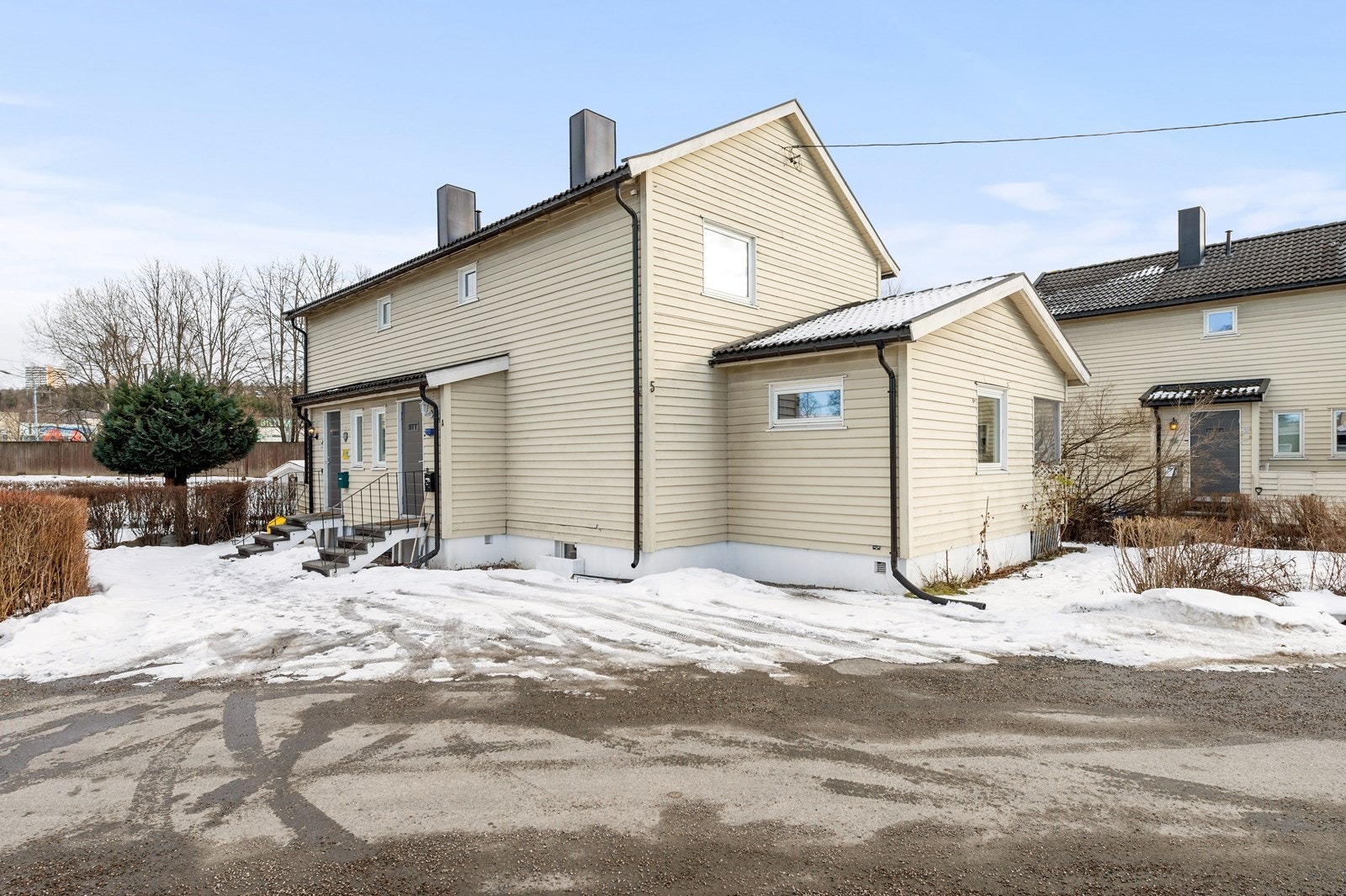 Velkommen til hyggelig visning i Tittut Borettslag, en liten bortgjemt perle på Alnabru! Galleribilde