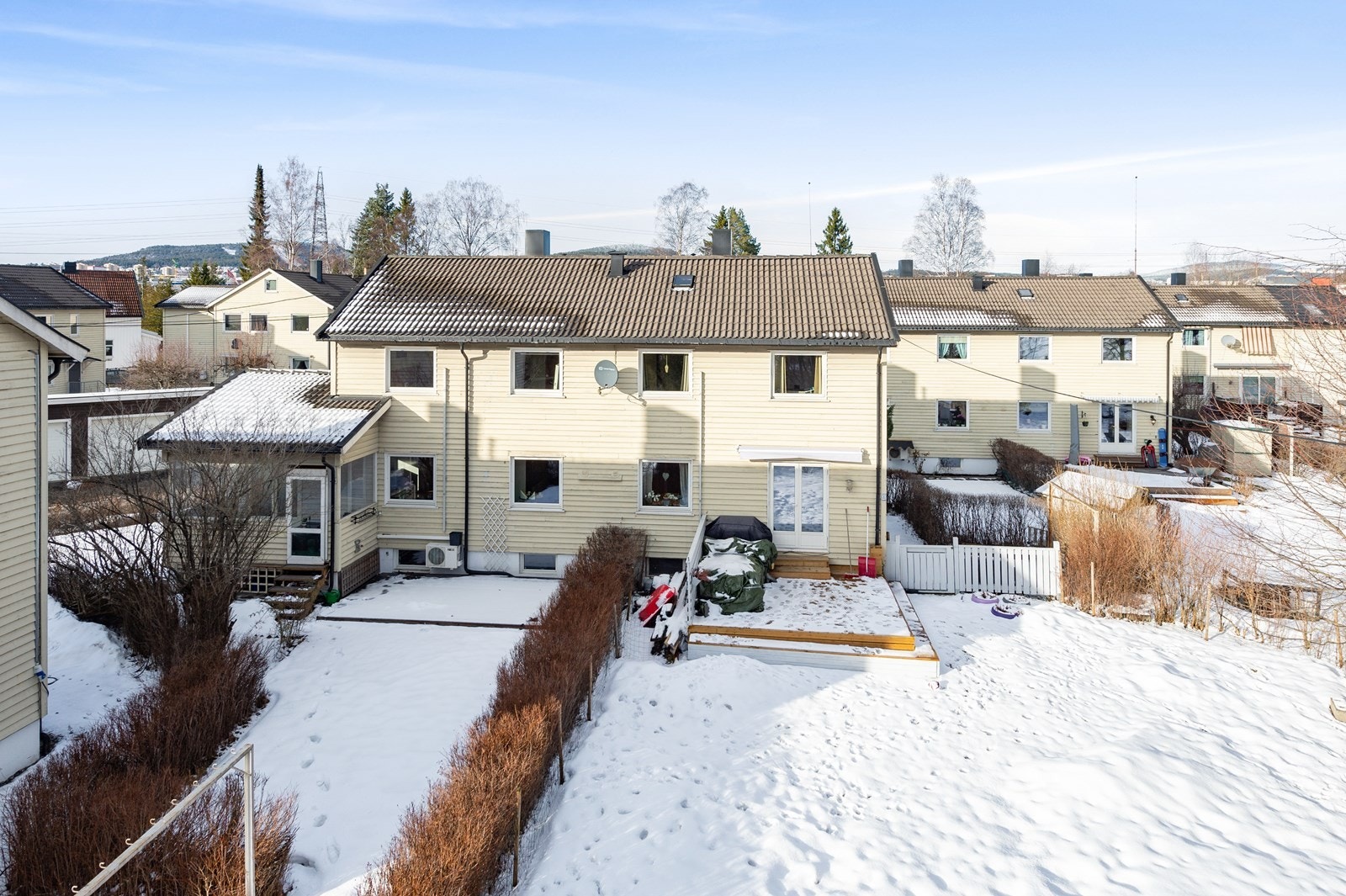 Boligen har en god planløsning som strekker seg over 3 etasjer. Galleribilde