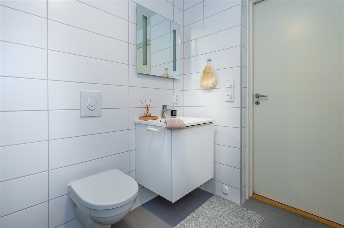 Badet fremstår i god stand og har fått tildelt TG1 av takstmann Galleribilde