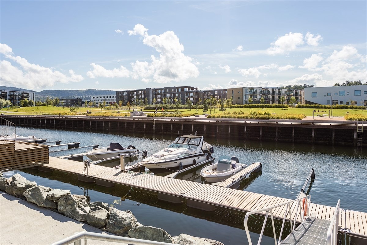 Selgers sitat: Det blir et stort savn for oss å åpne skyvedøren og spaserer barbent ned til bryggen for en dukkert når sommeren er her Galleribilde