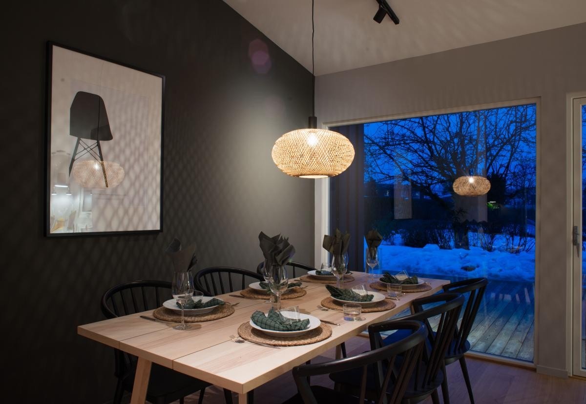 Det er arealeffektiv og funksjonell planløsning i to etasjer Galleribilde