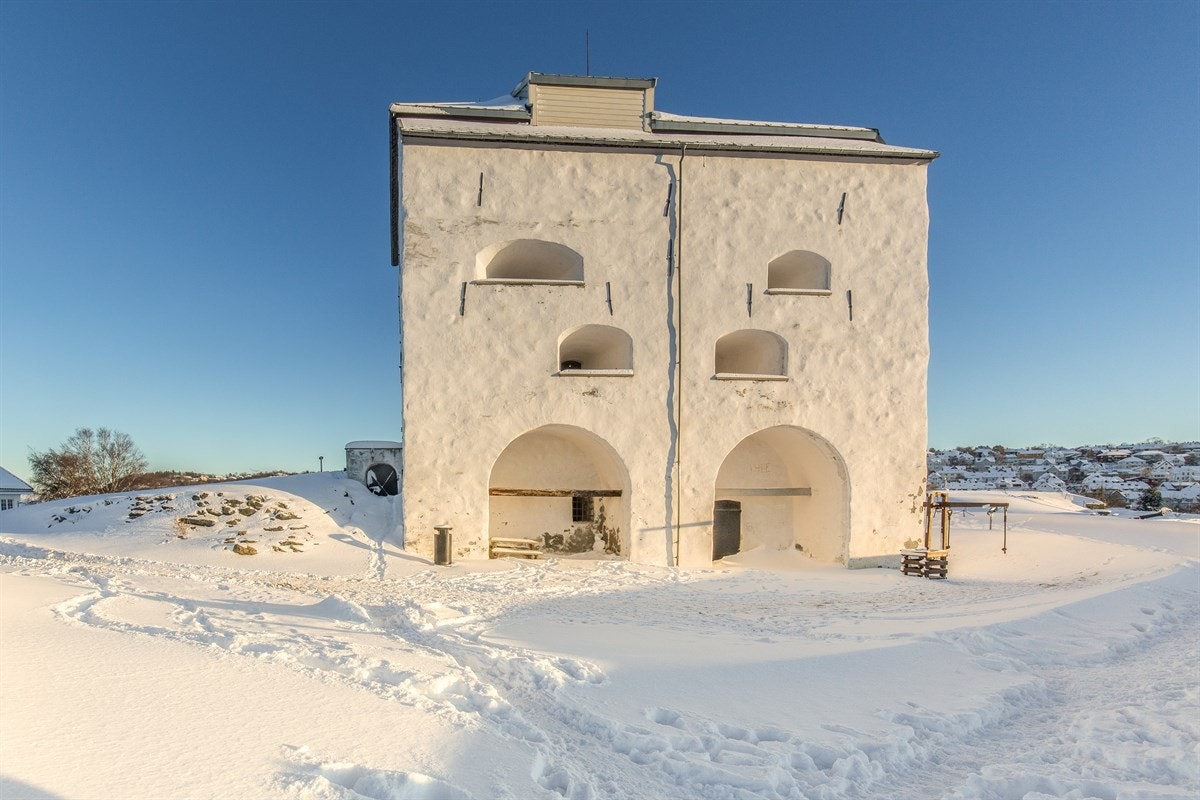 Eie Eiendomsmegling v/ Kristian Haltvik - Fra leiligheten er det ca. 400 meter til vakre Kristiansten festning. En av Trondheims mest populære severdigheter, med flotte rekreasjonsområder, restaurant og spennende, historiske opplevelser Galleribilde
