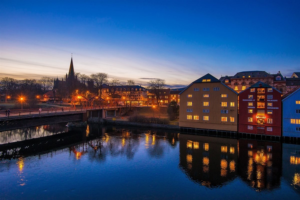 Eie Eiendomsmegling v/ Kristian Haltvik - Den gamle bydelen Bakklandet ligger ca. 1 km fra leiligheten og er et populært sted i Trondheim. Her får du både shopping, atmosfære og deilig mat! Galleribilde