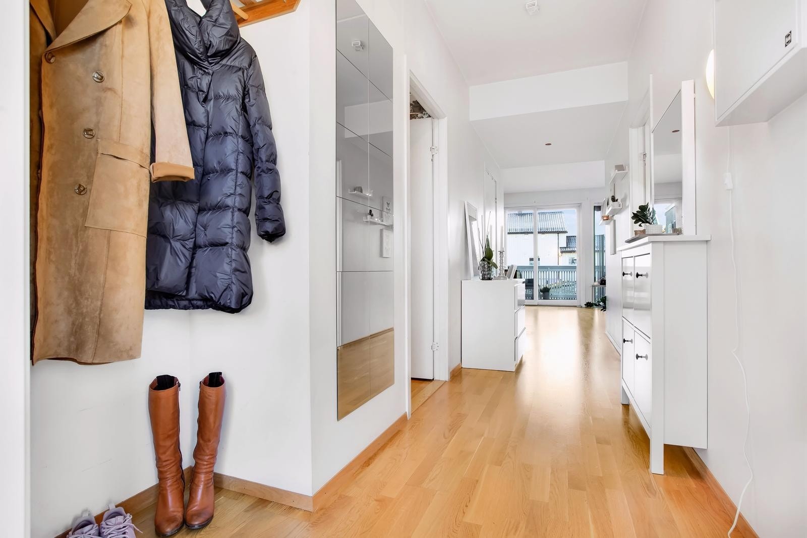 Lys og romslig gang. Galleribilde