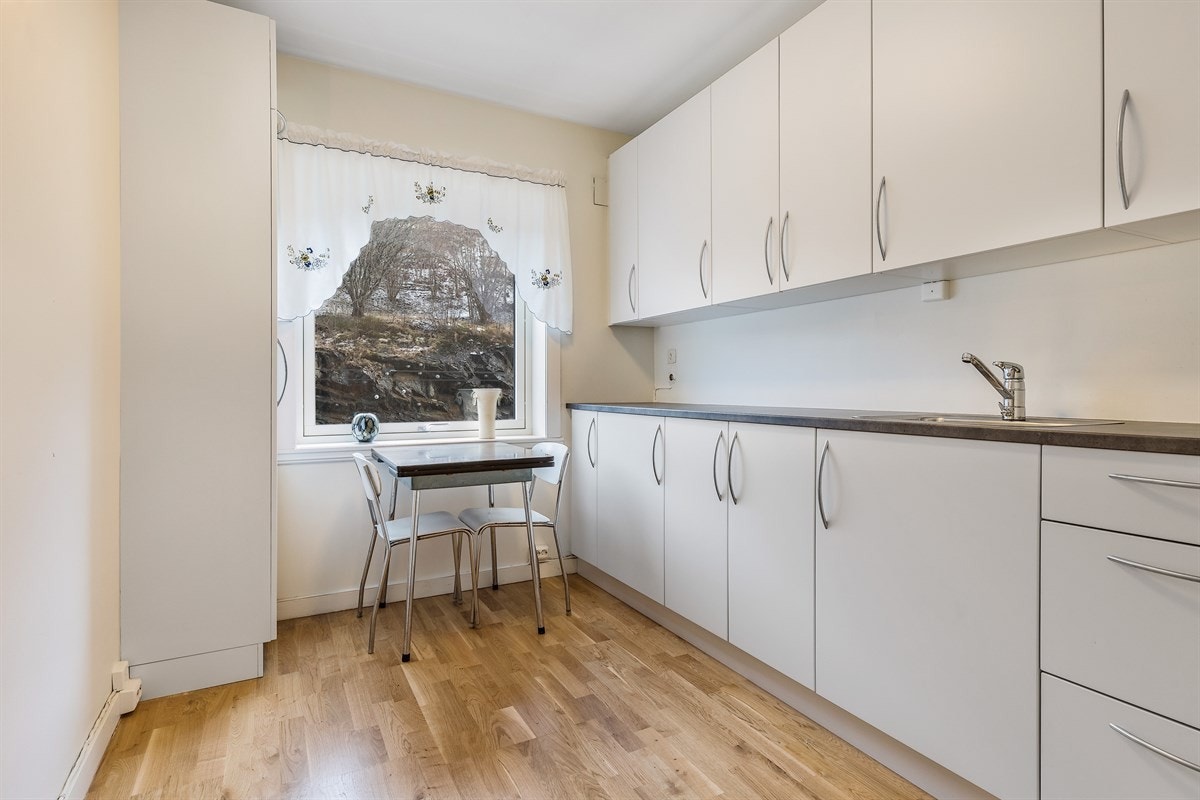 Nyere kjøkken med enkel standard Galleribilde