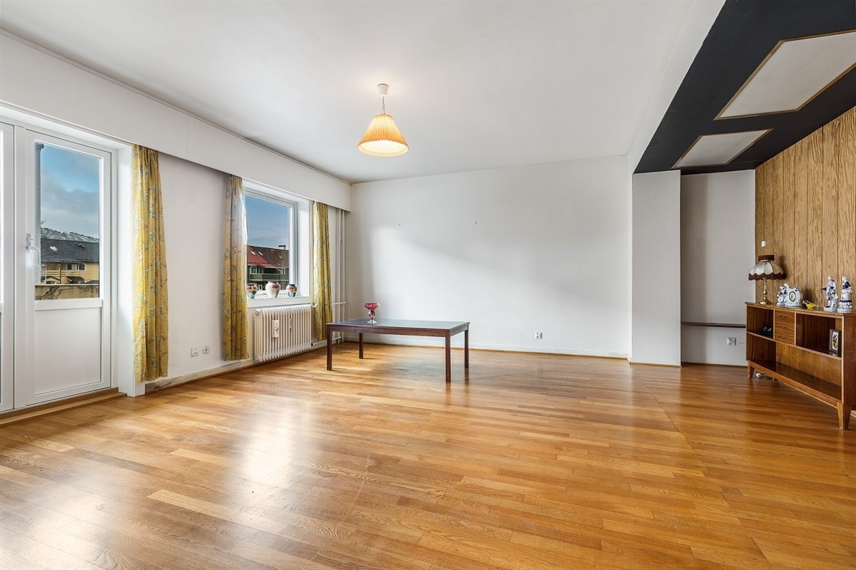 Utvidet stue, her er det tatt litt av soverommet for å få større stue Galleribilde