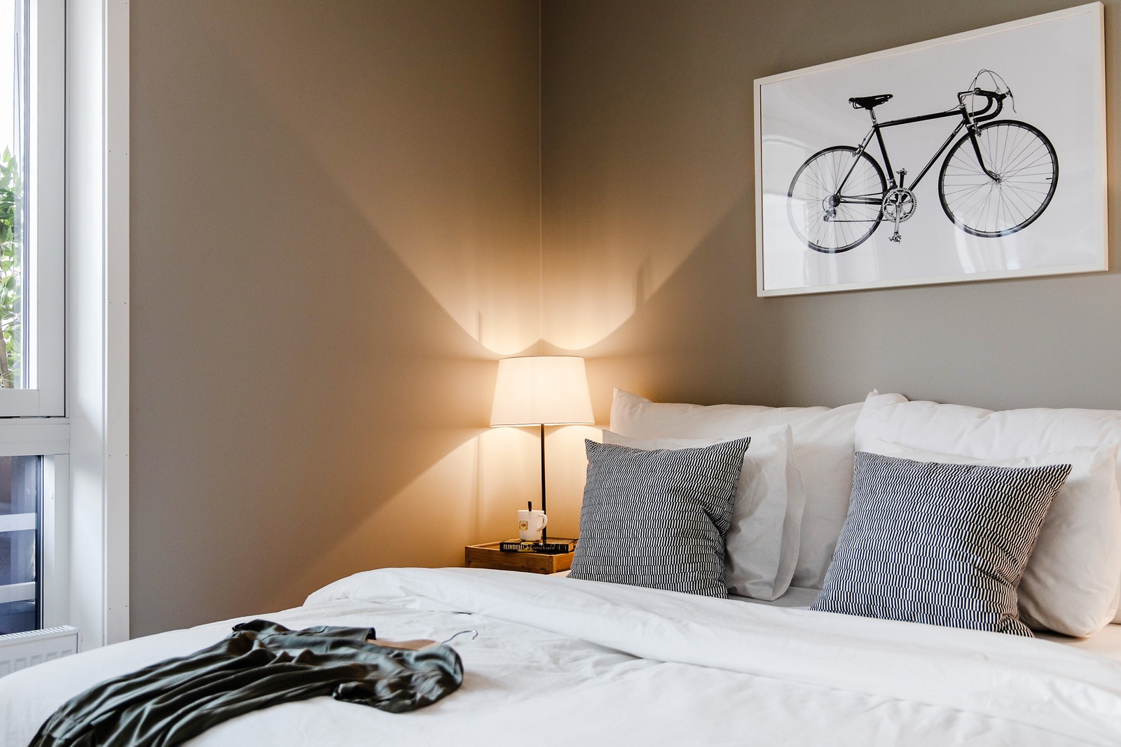 Soverom har god garderobe i hjørneløsning Galleribilde