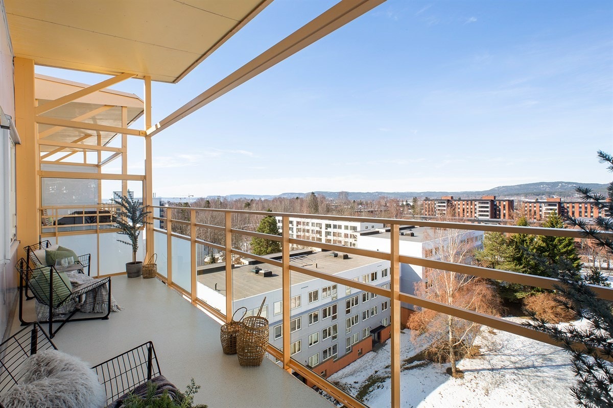 Fra stuen er det utgang til vestvendt balkong på 11 kvm. Galleribilde