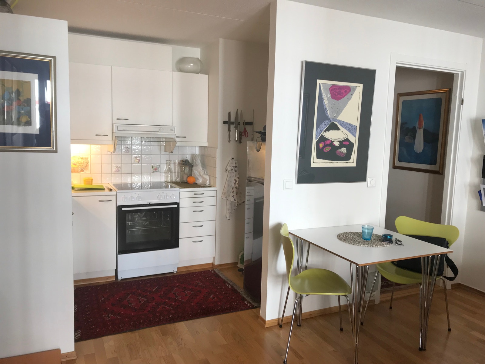 KJøkken og spisebord/-stoler Galleribilde