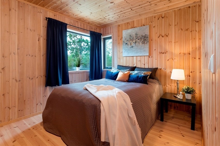 Stort hovedsoverom med garderobeskap Galleribilde