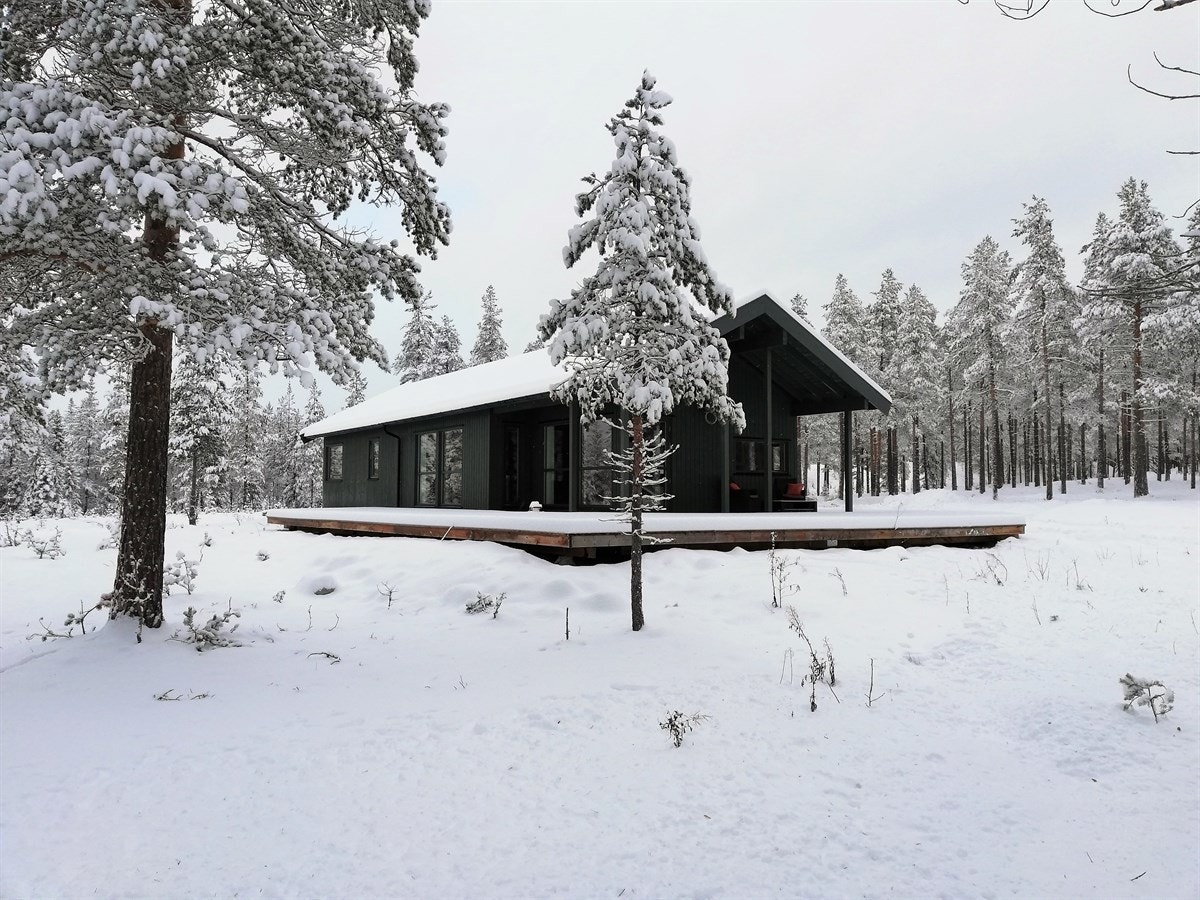 Usjenert og solrikt beliggene i flott natur. Galleribilde