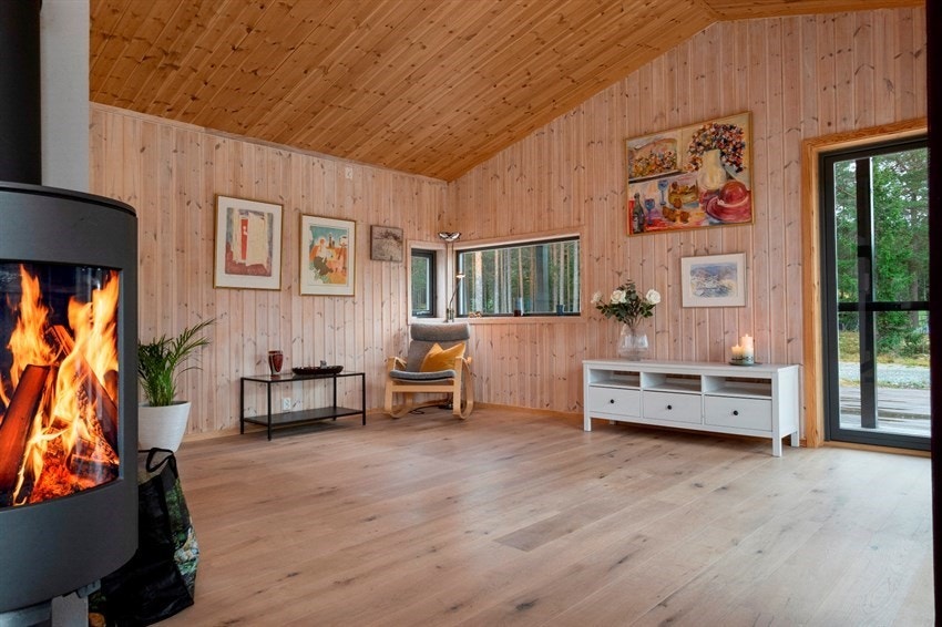 Lun stue med peisovn. Galleribilde