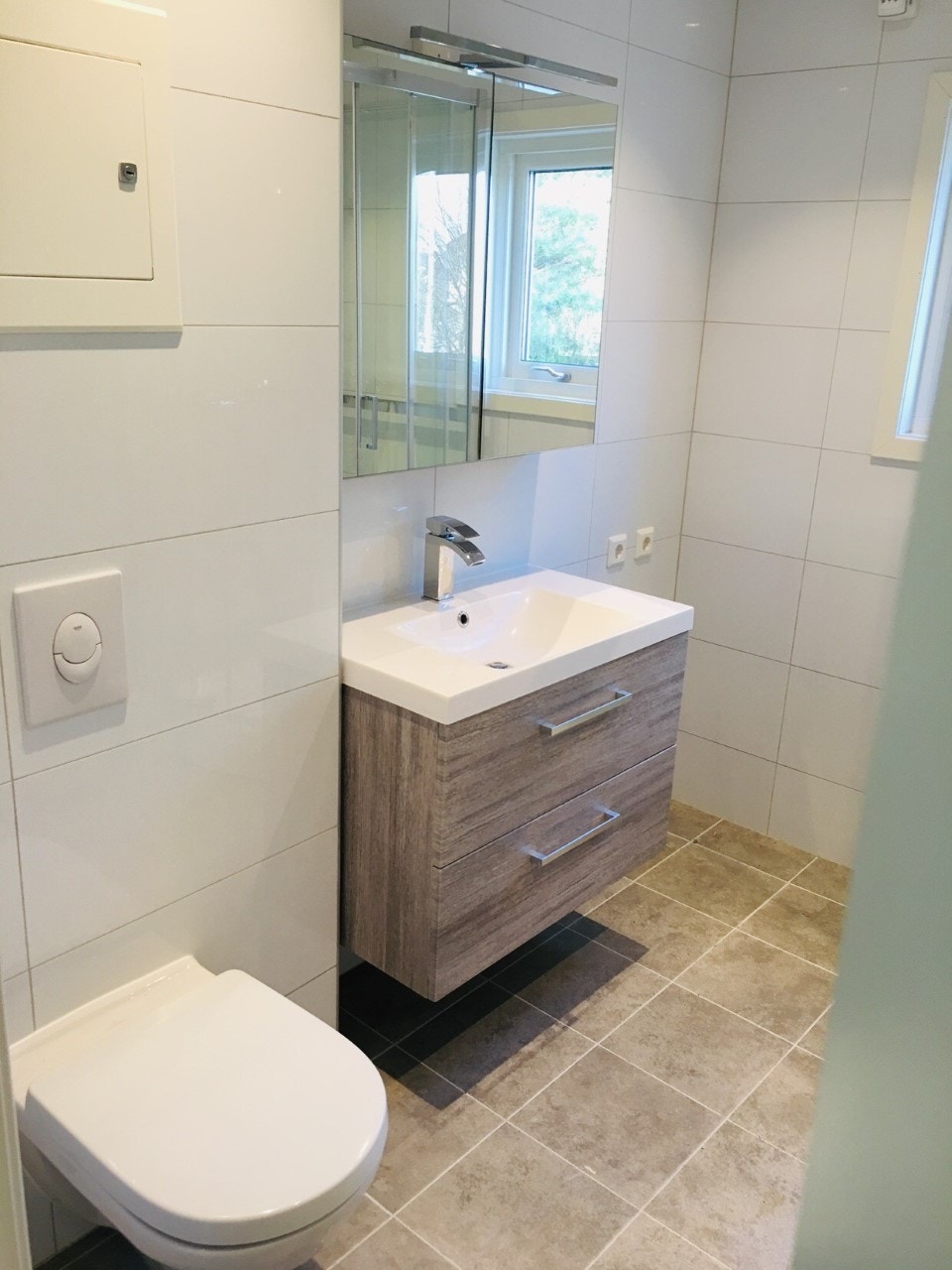 Nytt bad med gulvvarme Galleribilde