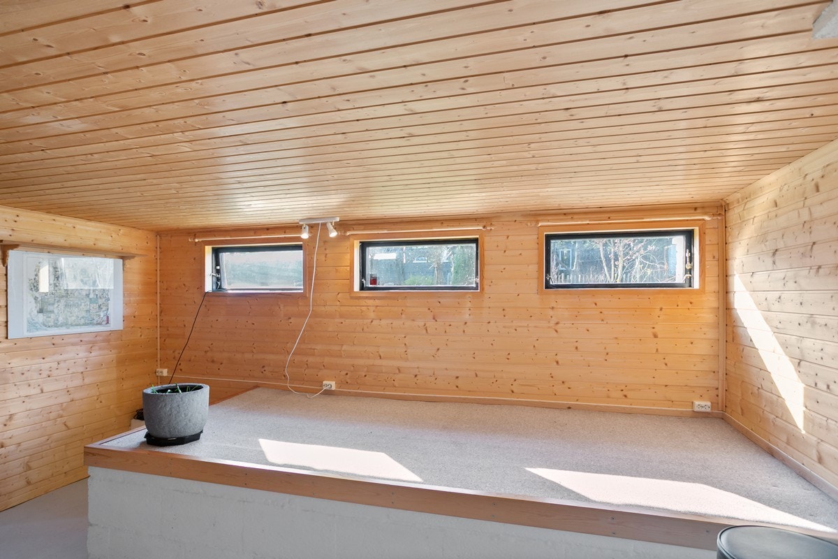 Rom i underetasjen med inngang fra østsiden til boligen Galleribilde