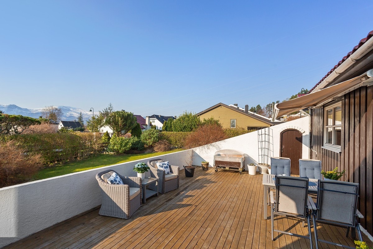 Deilig terrasse med gode solforhold Galleribilde