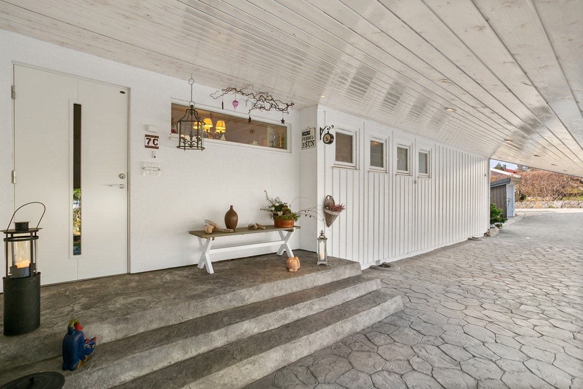 Carport med spotter i tak Galleribilde