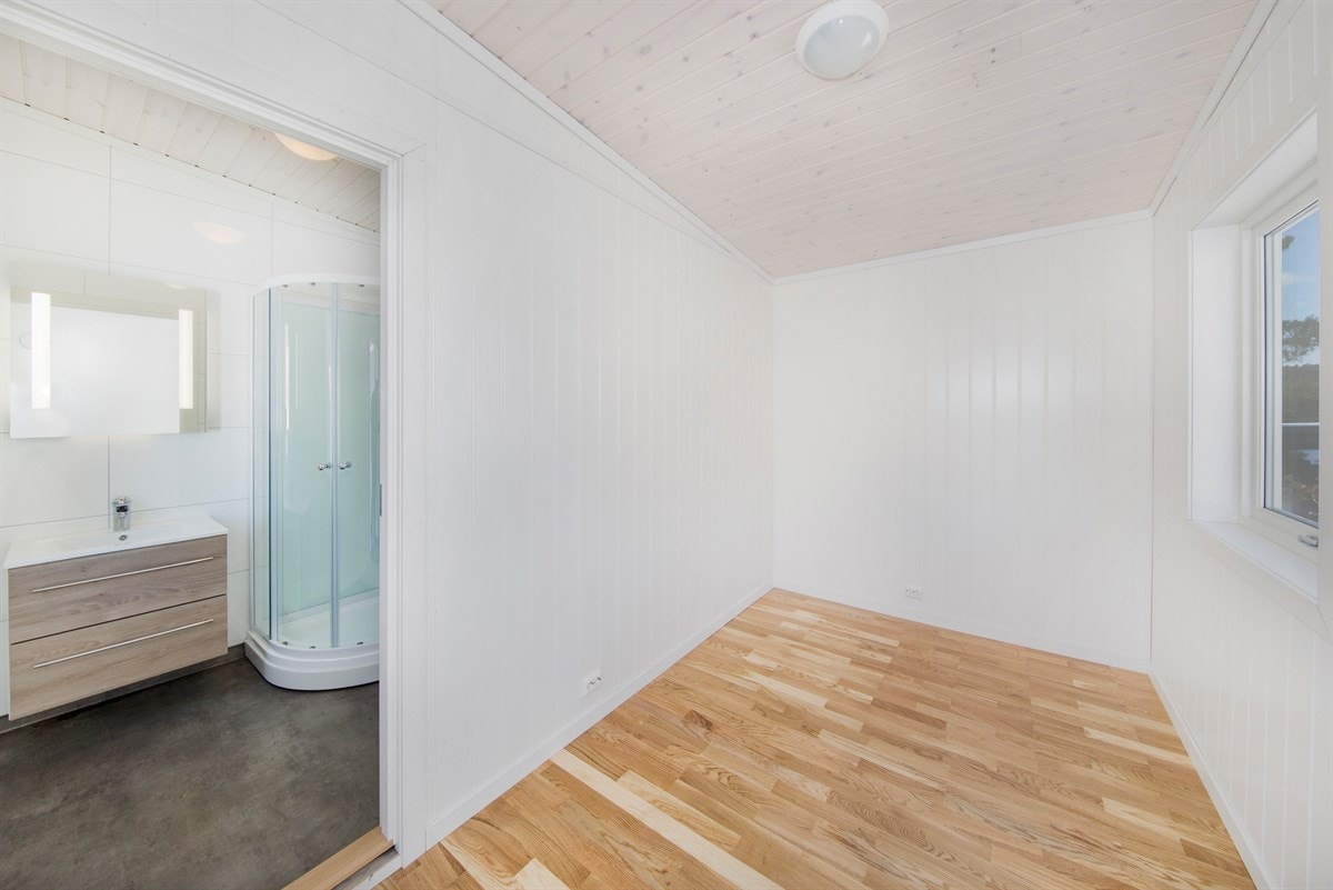 Soverom og bad i egen gjesteavdeling Galleribilde