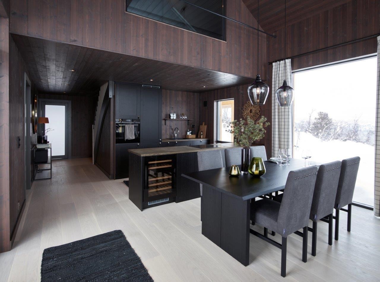 Bildene er fra nabohytte stylet med en unik interiørpakke fra Halvor Bakke - kan kjøpes til en drømmepris Galleribilde