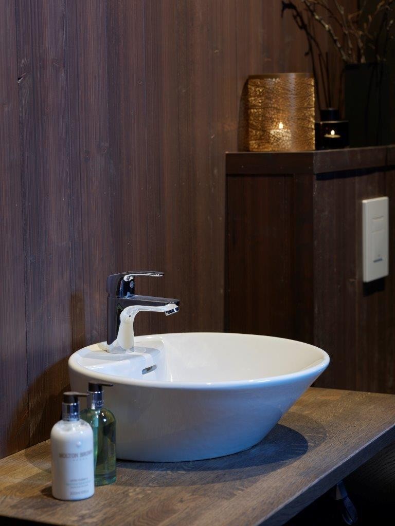 Bildene er fra nabohytte stylet med en unik interiørpakke fra Halvor Bakke - kan kjøpes til en drømmepris Galleribilde