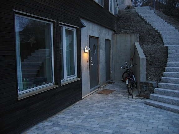 Terrasse og inngang Galleribilde