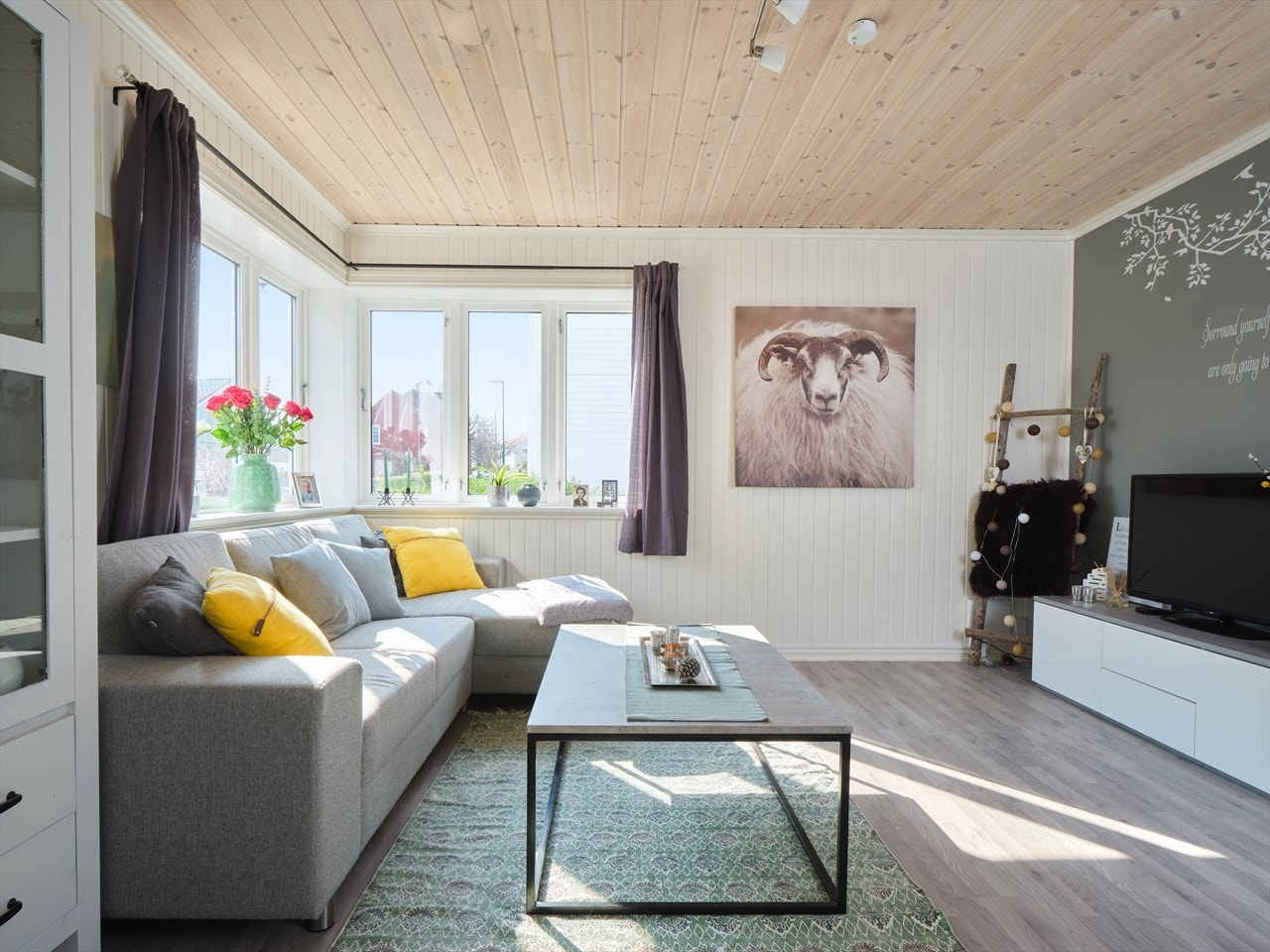 Fine vindusflater som slipper inn godt med lys Galleribilde