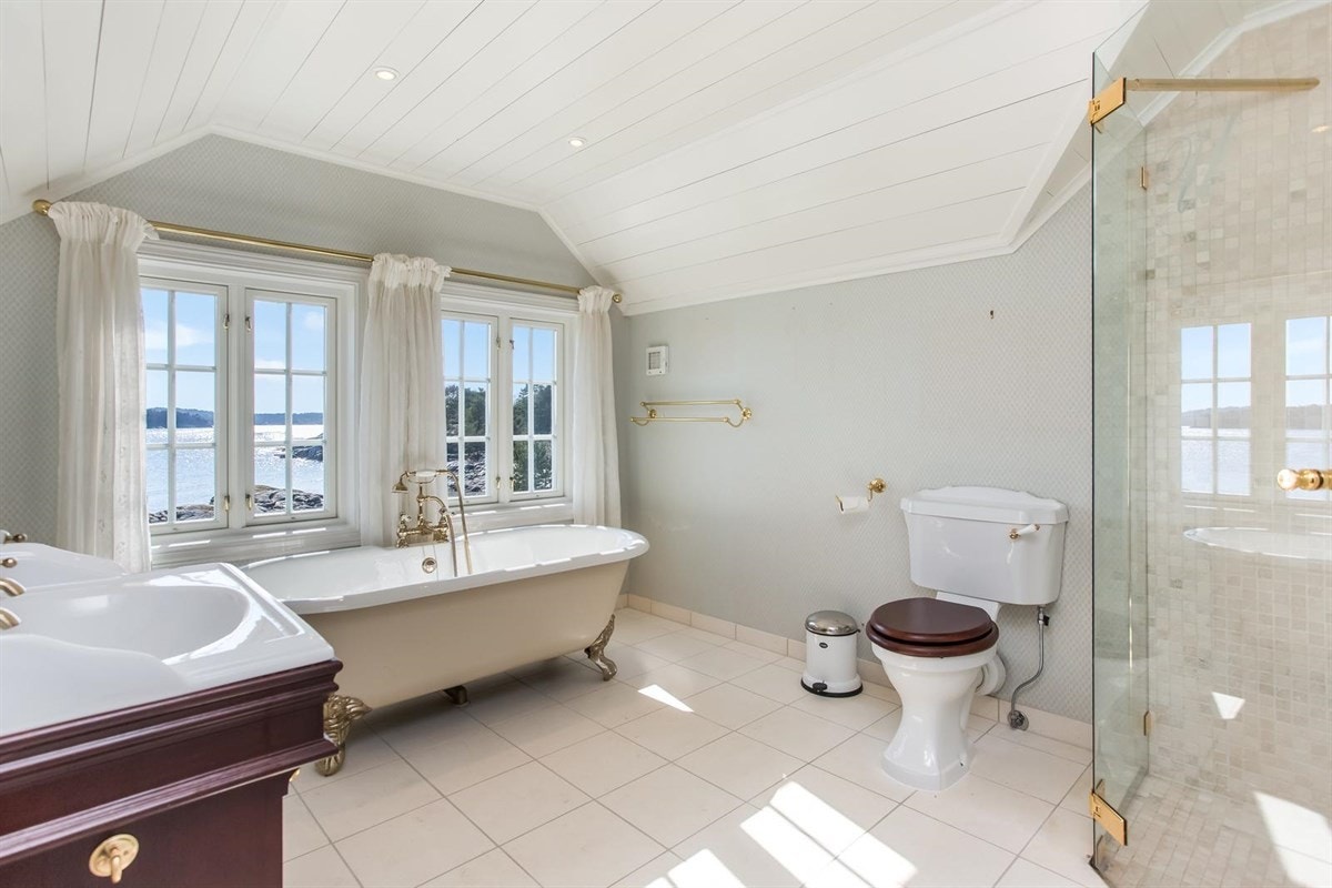 Fra hovedbadet i 2.etg. i hovedhytta Galleribilde