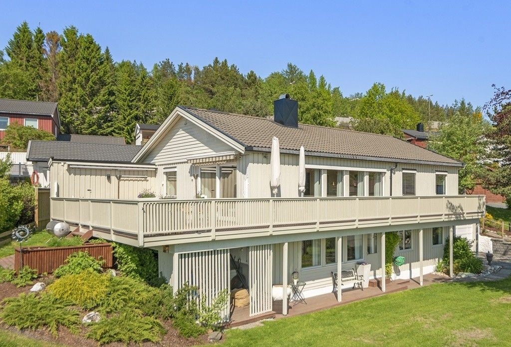 Platting og uteareal nede til disposisjon Galleribilde