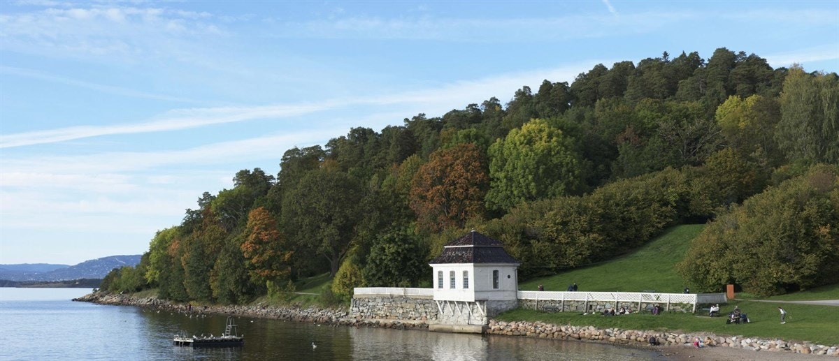 Det er kort vei til Hvervenbukta som er spesielt populært på sommerstid. Galleribilde