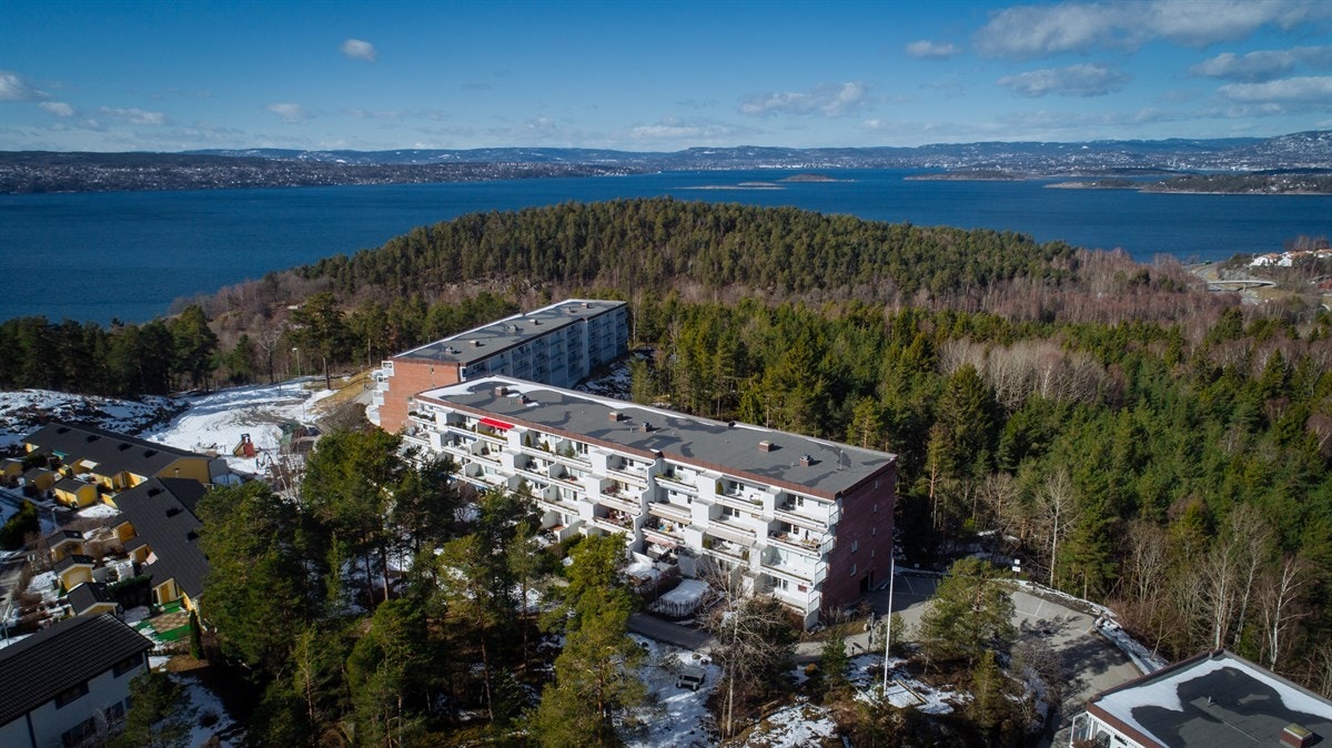 I Lusetjernveien 82 vil du bo i luftige omgivelser på Holmlia. Galleribilde