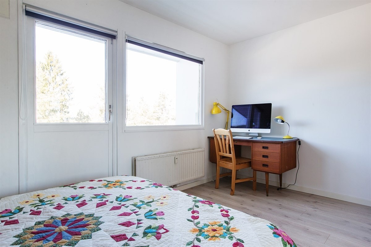 Fra hovedsoverommet er det utgang til leilighetens andre balkong. Galleribilde