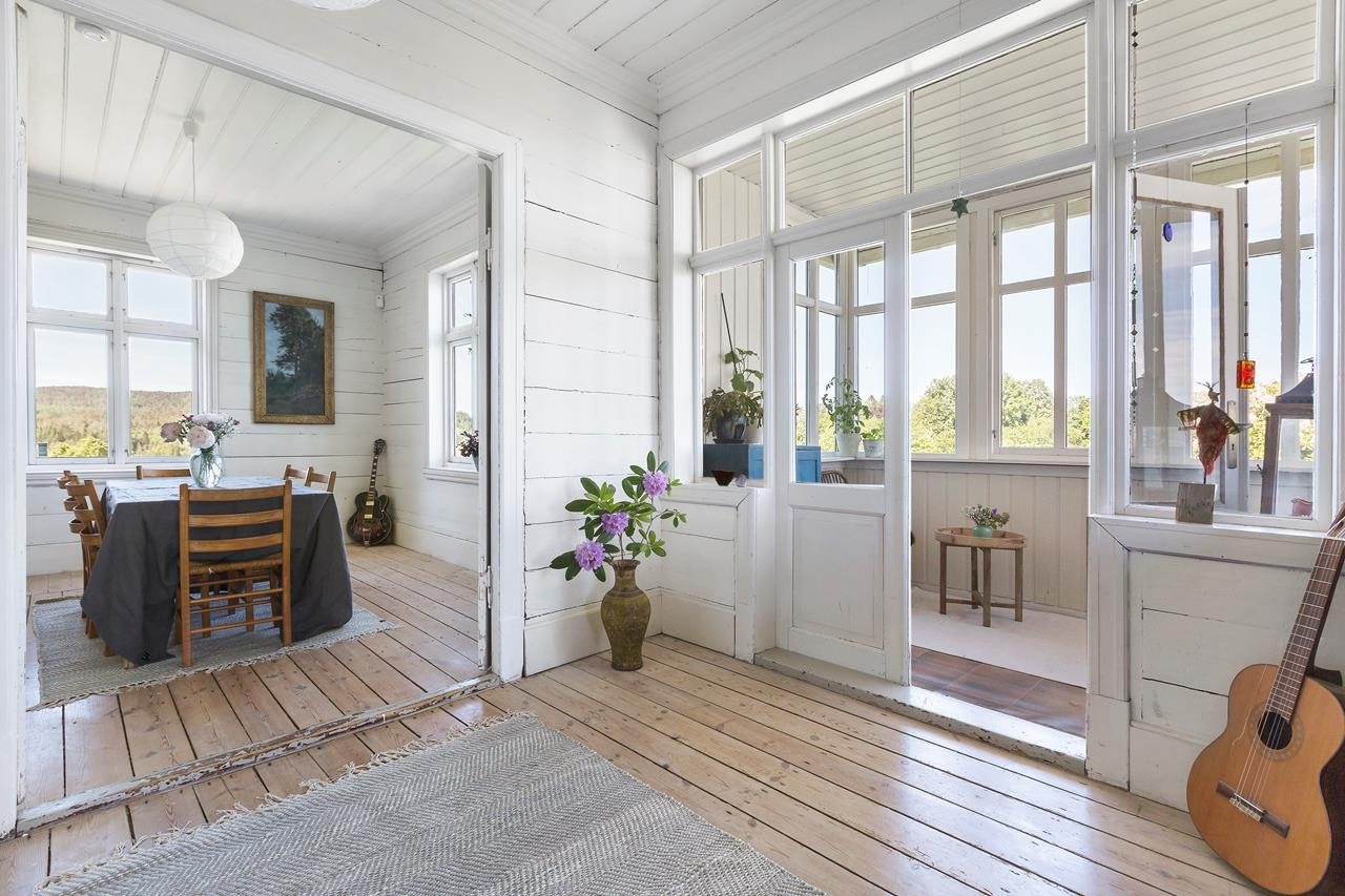 Fra stuen er det utgang til vinterstue. Galleribilde