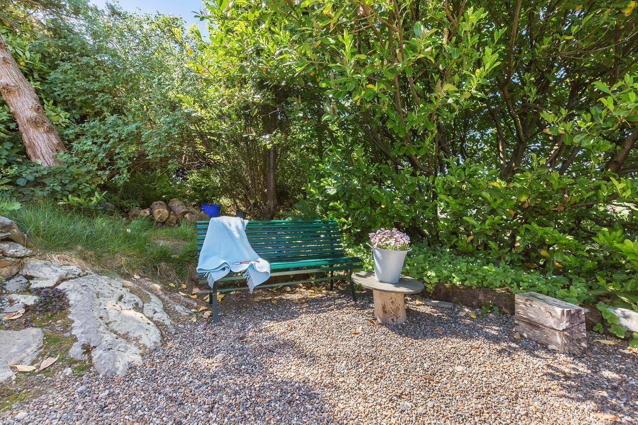 Vakker del av hagen som byr på avslappende atmosfære. Galleribilde