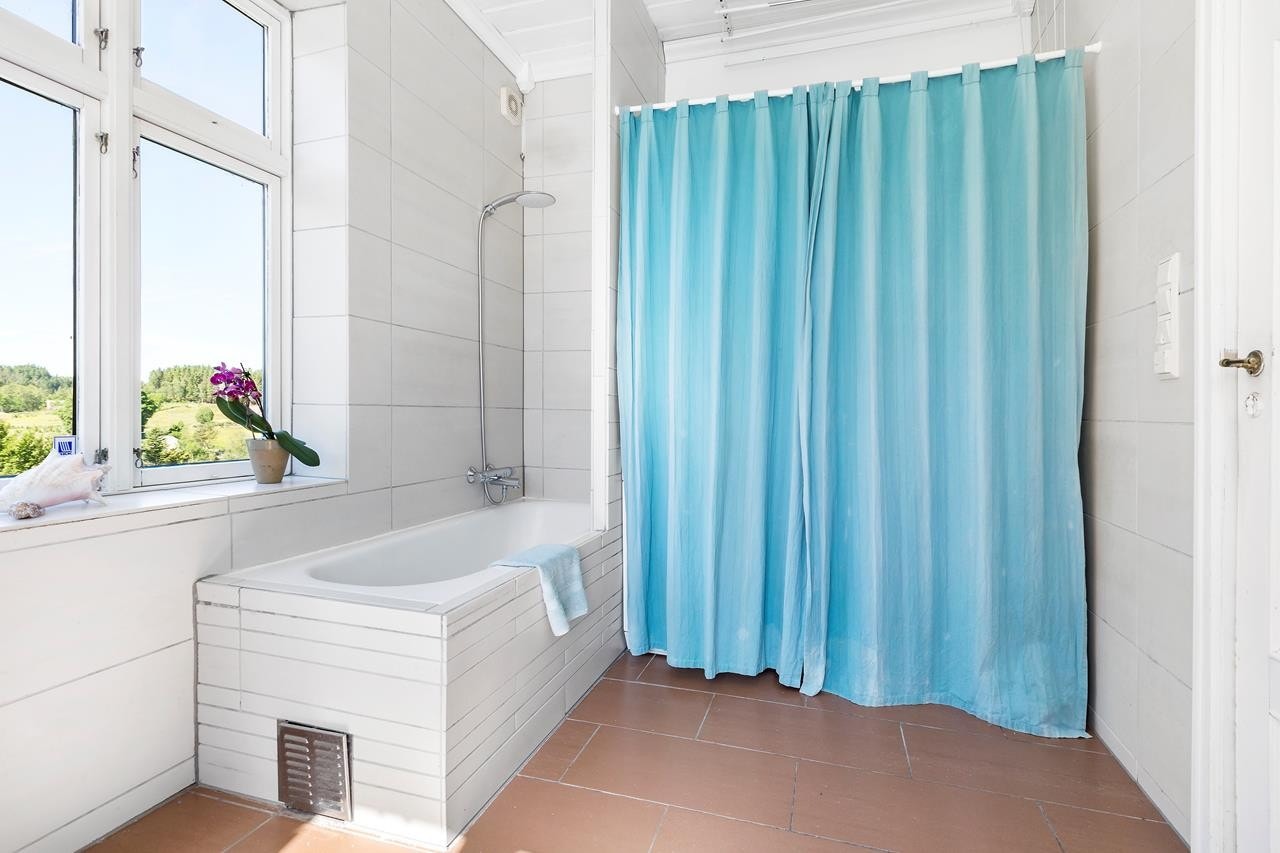 Bad/vaskerom i 1. etasje. Galleribilde