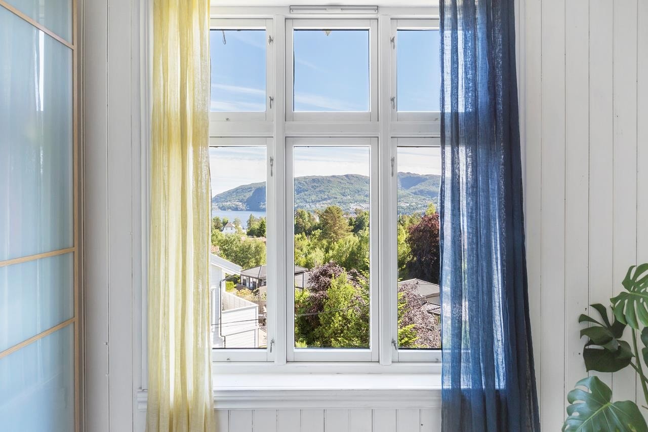 Det er nydelig utsikt fra alle tre soverom. Galleribilde