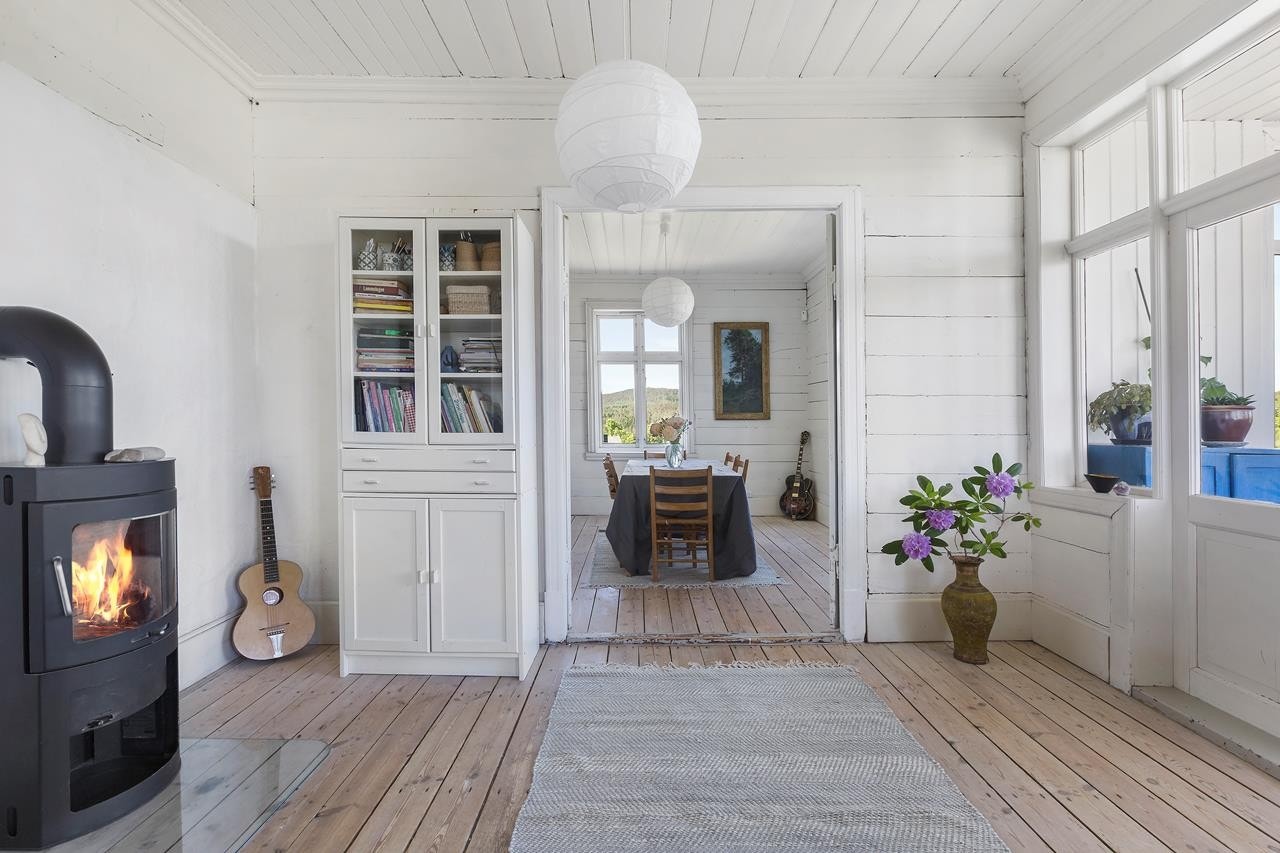 Fra stue mot spisestue. Galleribilde