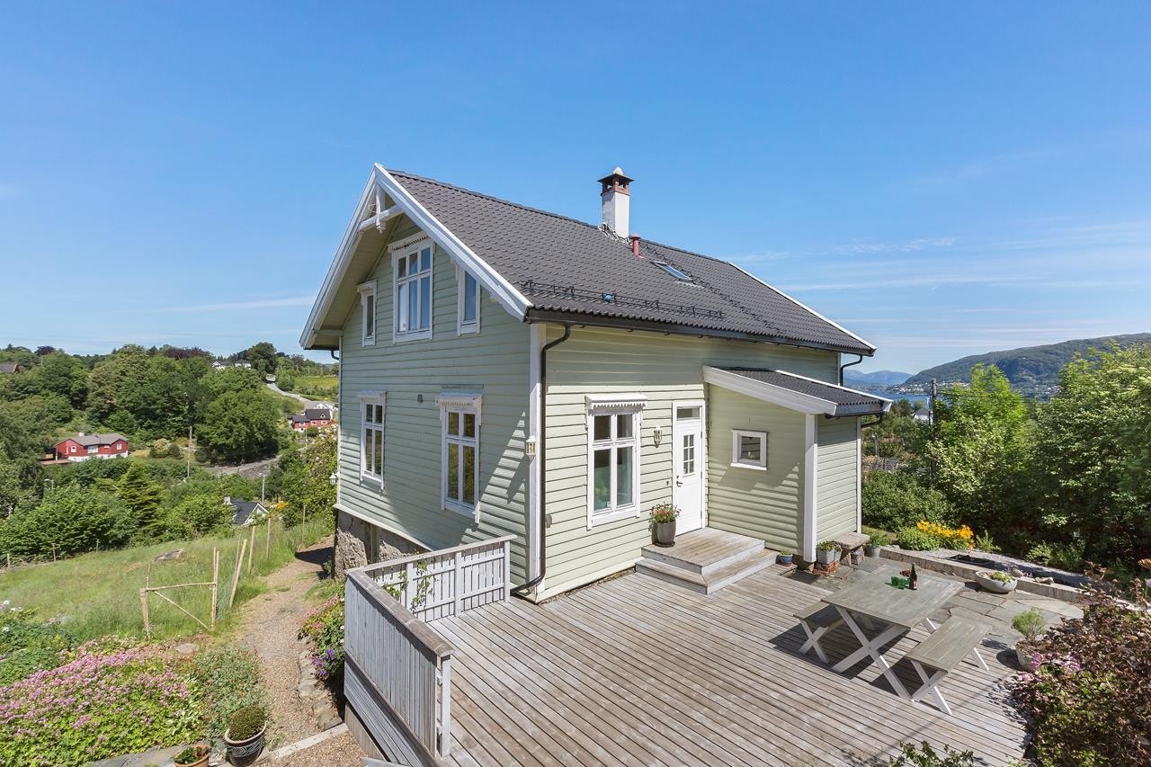 Eiendommen har sentral beliggenhet på Ask. Galleribilde