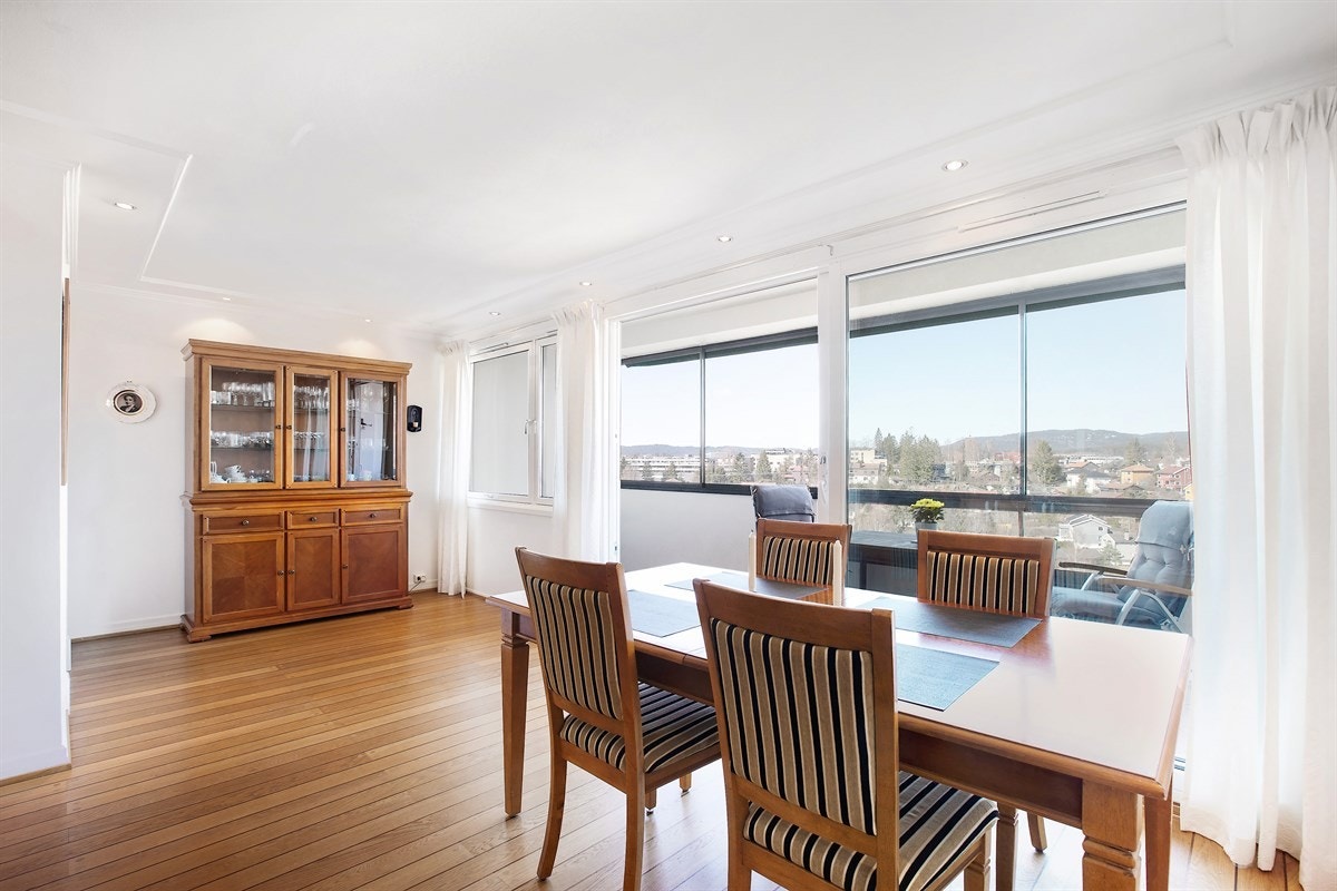 Spisestue i tilknytning til stuen Galleribilde