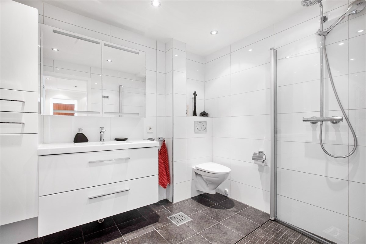 Stort og lekkert bad, modernisert i 2010/11 Galleribilde