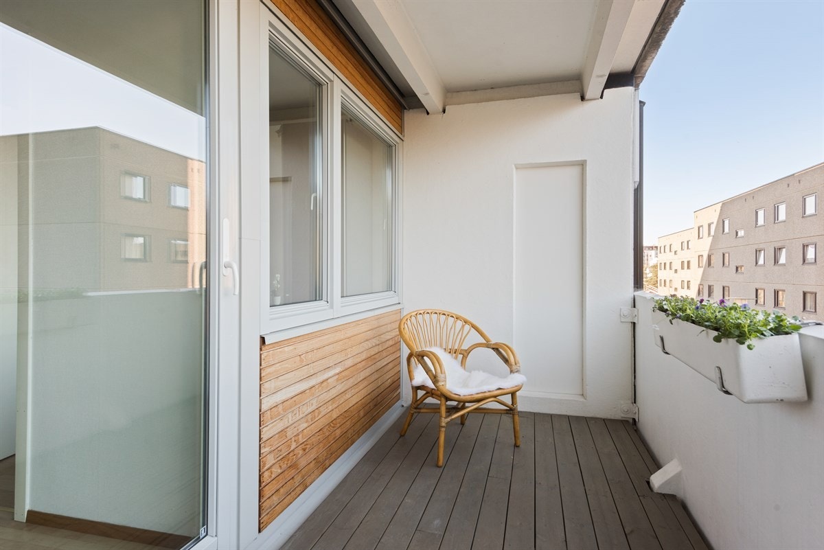 Balkong med ettermiddag og kveldssol Galleribilde