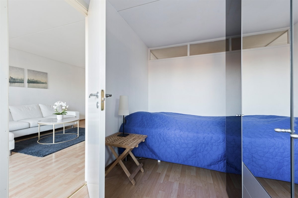 Soverom med plass til dobbeltseng Galleribilde