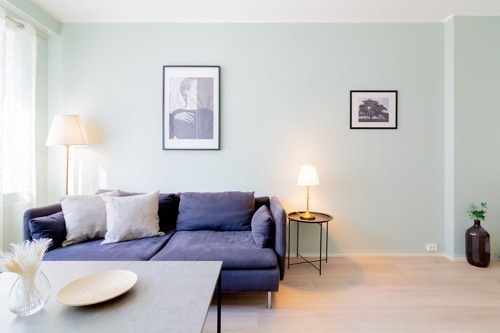 Stue /m salongbord og sofa. Galleribilde