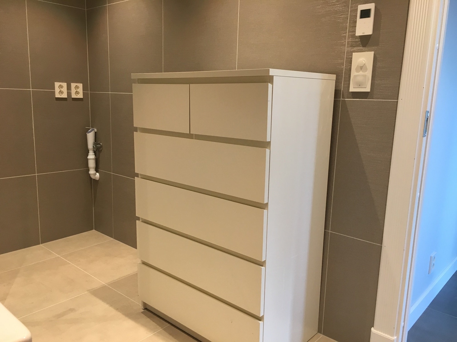 Kommode bad (Miele vaskemaskin følger også med) Galleribilde