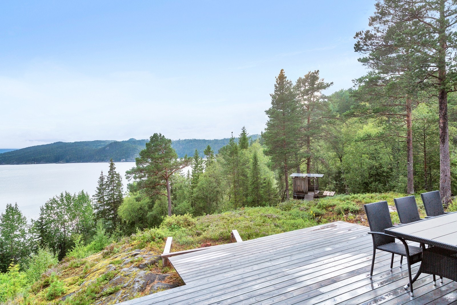 Kort avstand til sjø fra boligen med mulighet for båtutlegg. Galleribilde