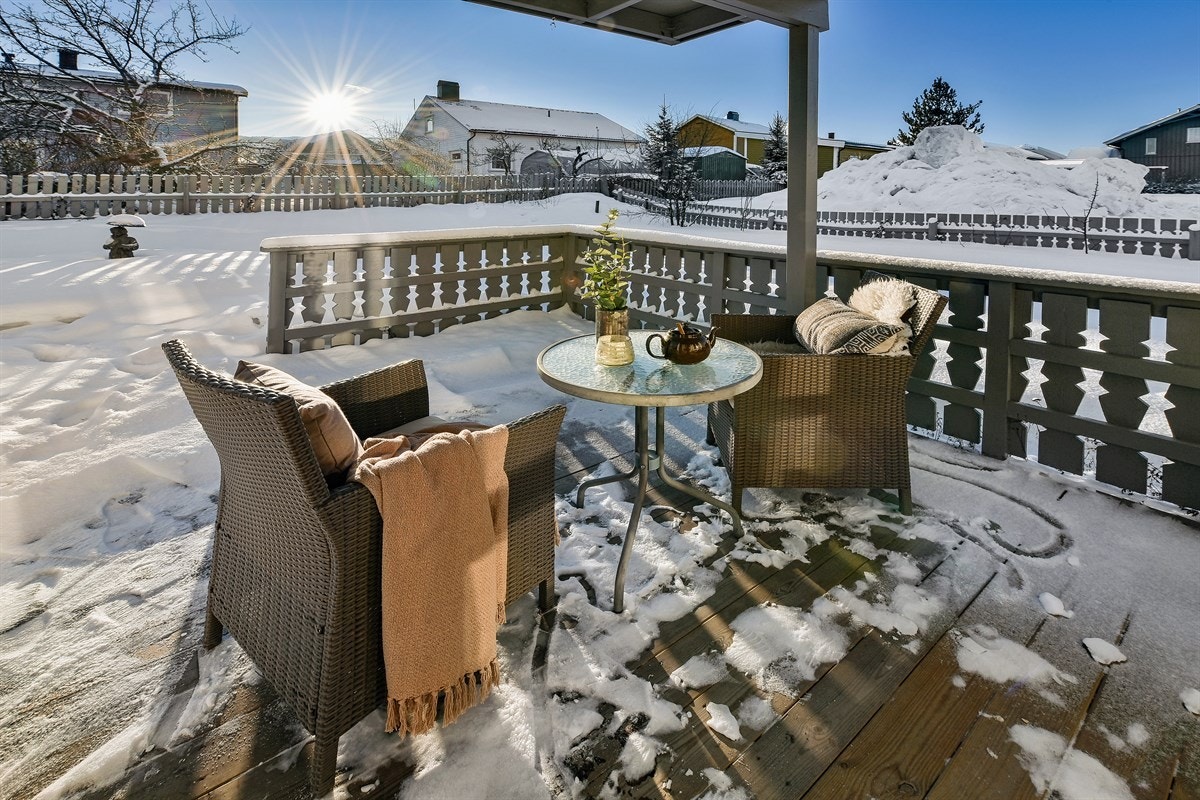 Leiligheten har en romslig og hyggelig terrasse på ca. 29 kvm. Galleribilde