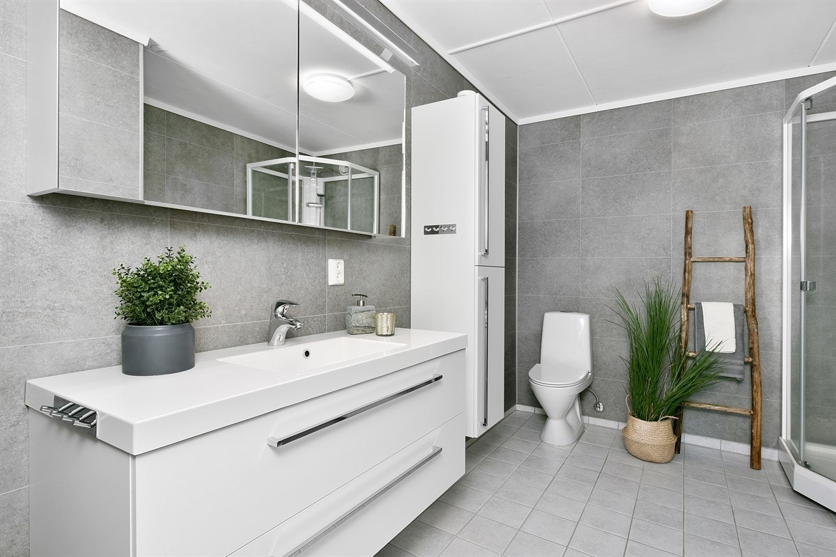 Himlingen er i mur og har plafond taklys. Galleribilde